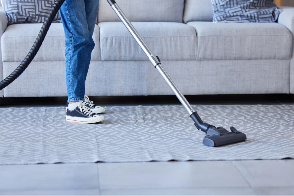 Read more about the article Top Cleaning Vacuums & A Buyer’s Guide for Spotless Homes